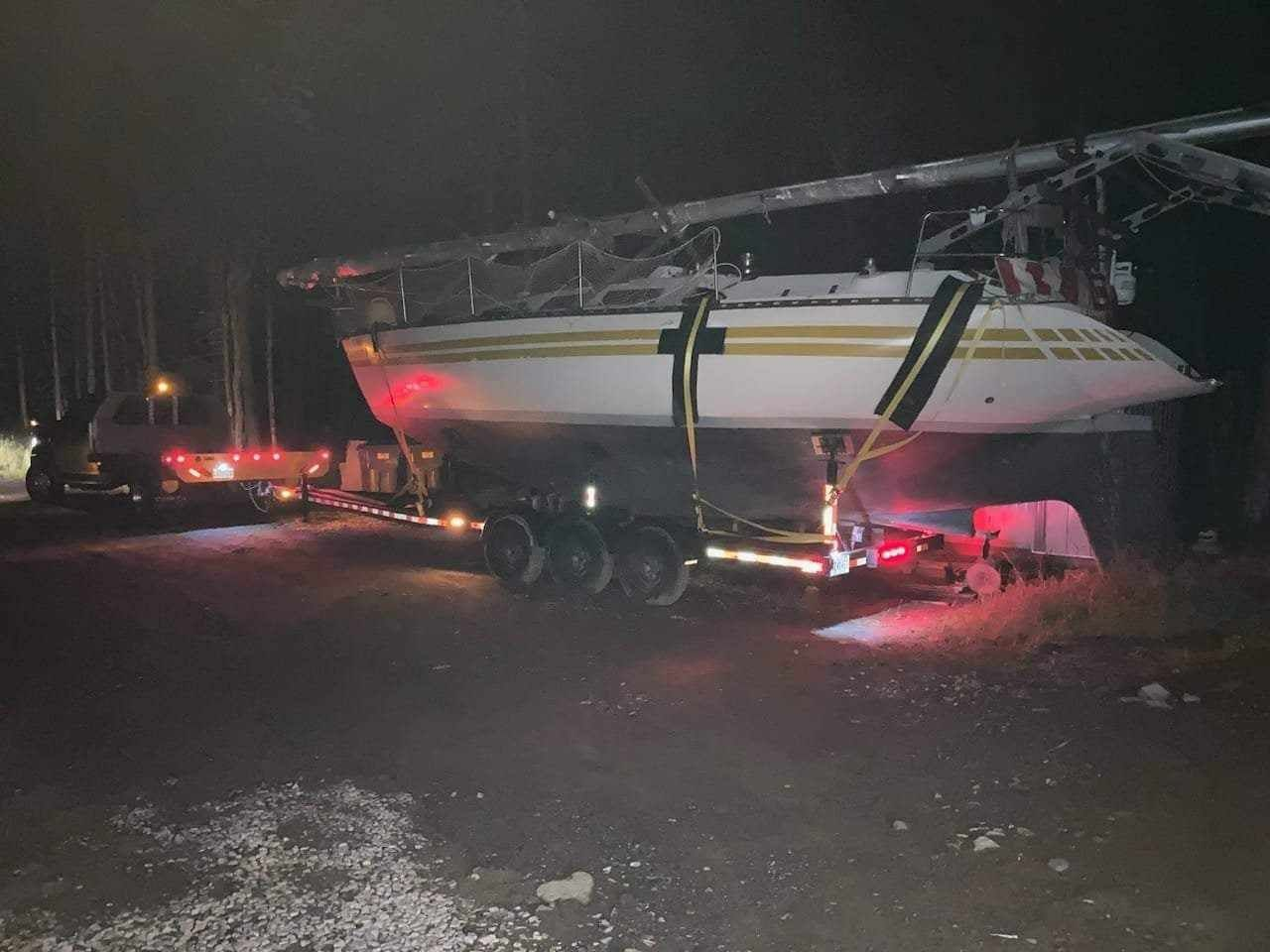 Transport d'un bateau à voile